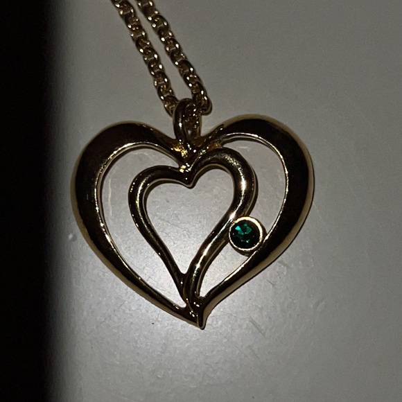Avon Gold-Toned Floating Heart Green Stone Necklace Length - Picture 6 of 11